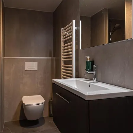 Tinyhouse Dille Met Hottub Holiday home Meerssen