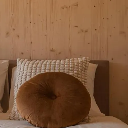 Tinyhouse Dille Met Hottub Holiday home Meerssen