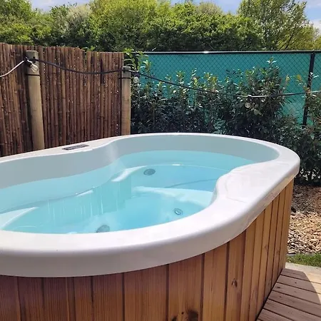 Tinyhouse Dille Met Hottub *